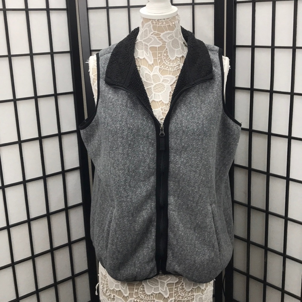 Croft & Borrow Sherpa Vest - Picture 3 of 7